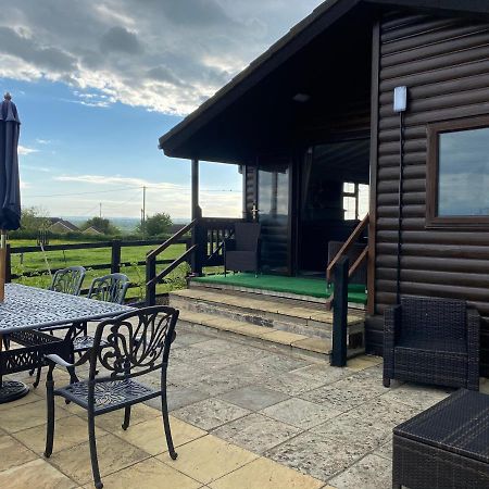 Rew Farm Country & Equestrian Accommodation - Sunrise Lodge Melksham Exteriér fotografie