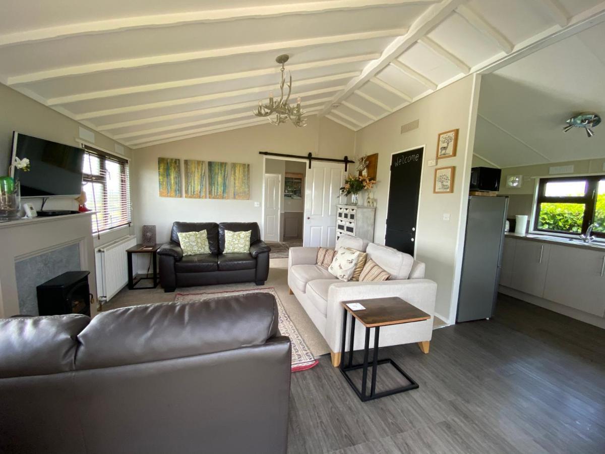 Rew Farm Country & Equestrian Accommodation - Sunrise Lodge Melksham Exteriér fotografie