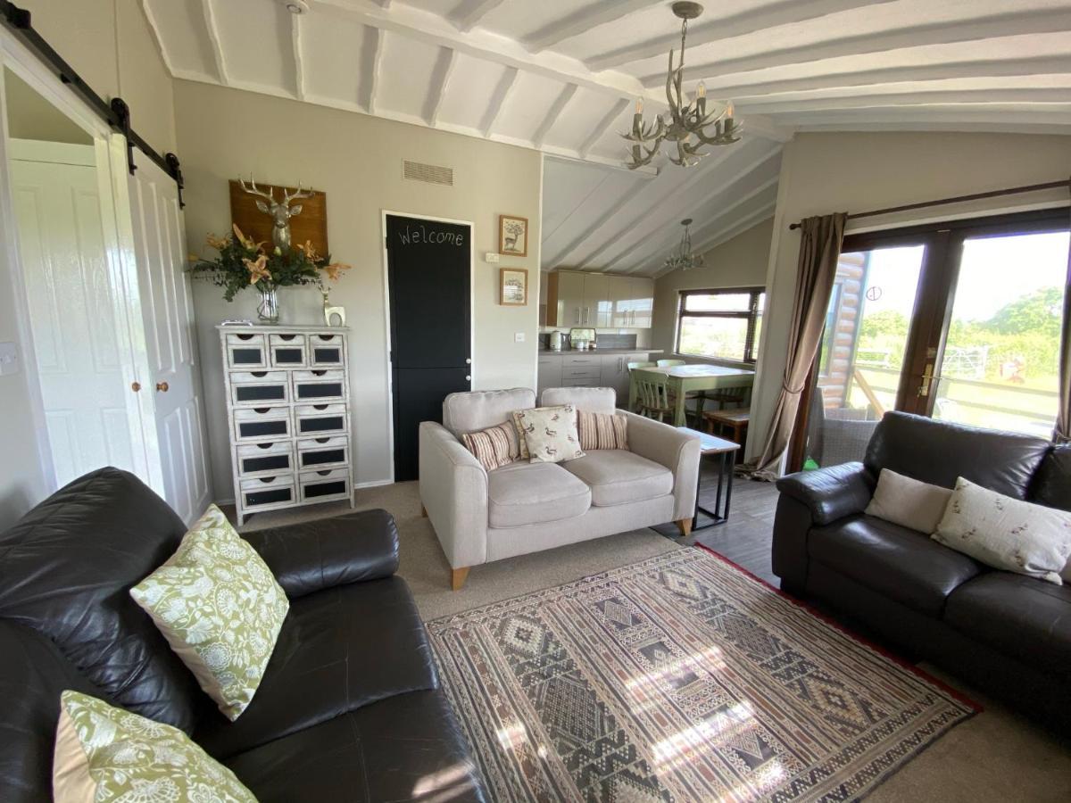 Rew Farm Country & Equestrian Accommodation - Sunrise Lodge Melksham Exteriér fotografie