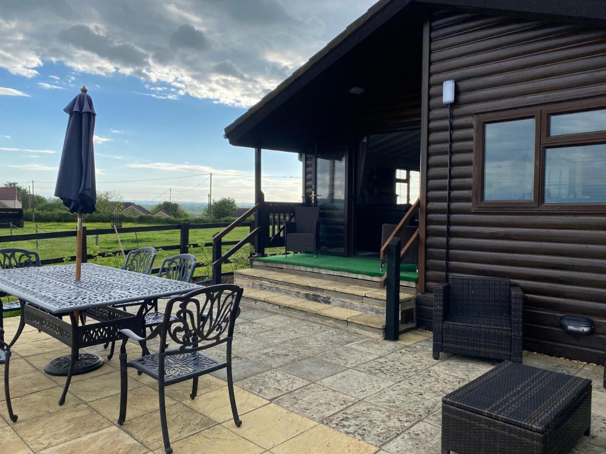 Rew Farm Country & Equestrian Accommodation - Sunrise Lodge Melksham Exteriér fotografie