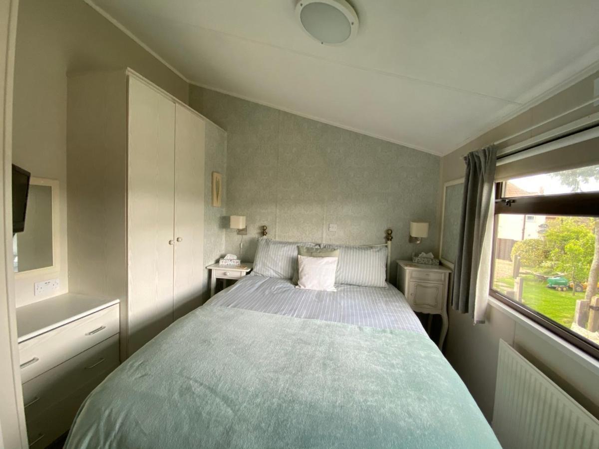 Rew Farm Country & Equestrian Accommodation - Sunrise Lodge Melksham Exteriér fotografie