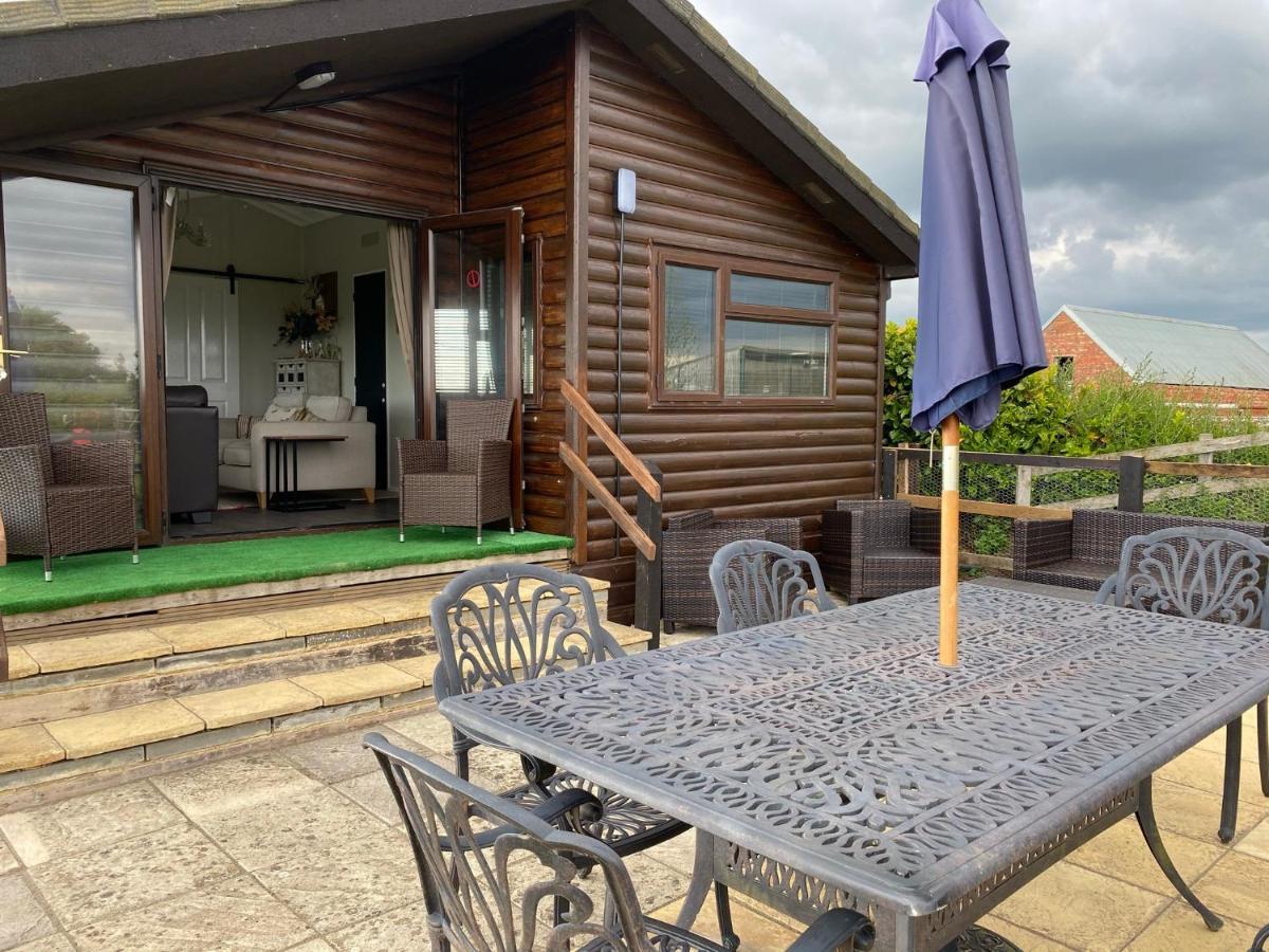 Rew Farm Country & Equestrian Accommodation - Sunrise Lodge Melksham Exteriér fotografie