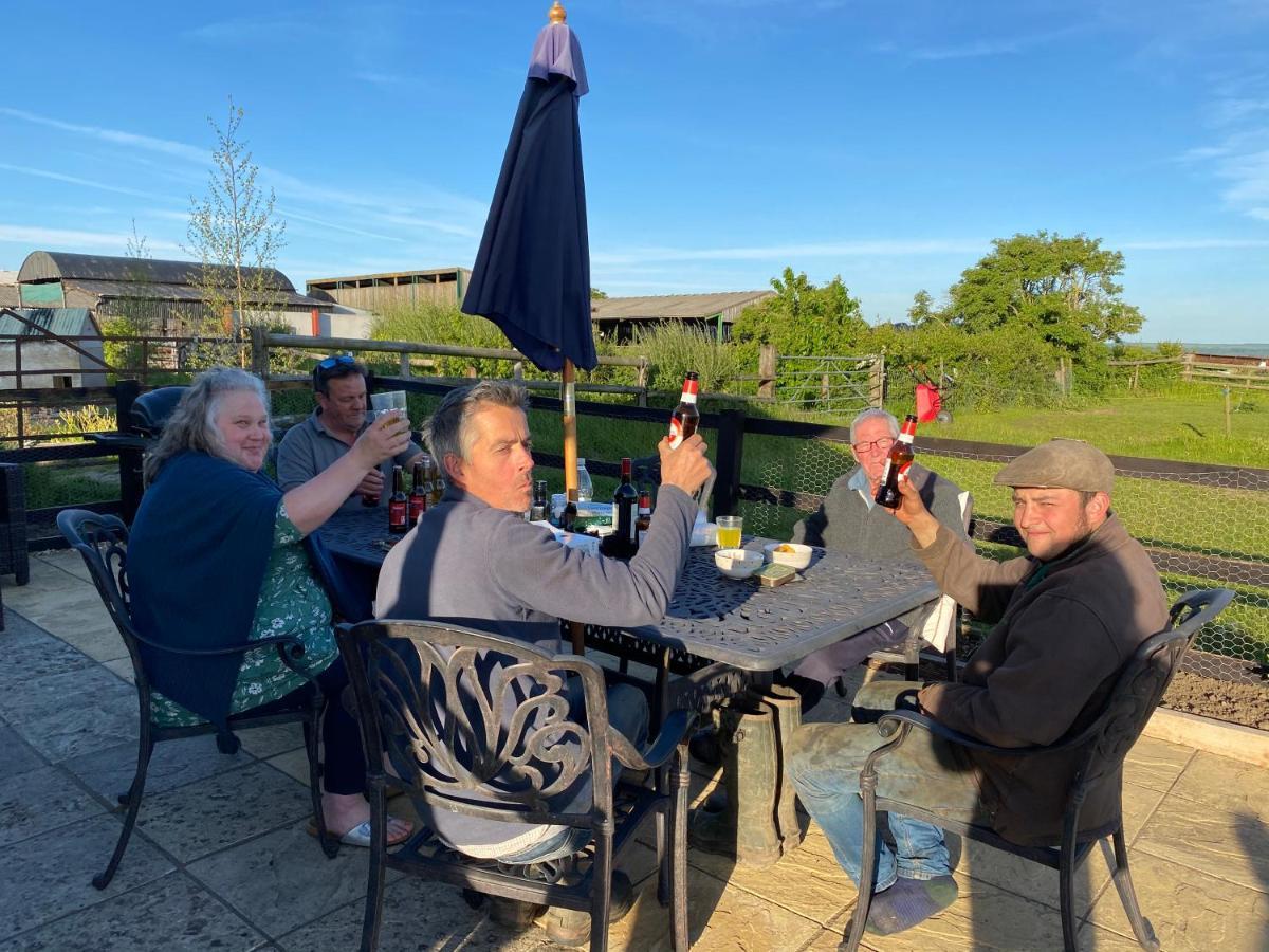 Rew Farm Country & Equestrian Accommodation - Sunrise Lodge Melksham Exteriér fotografie