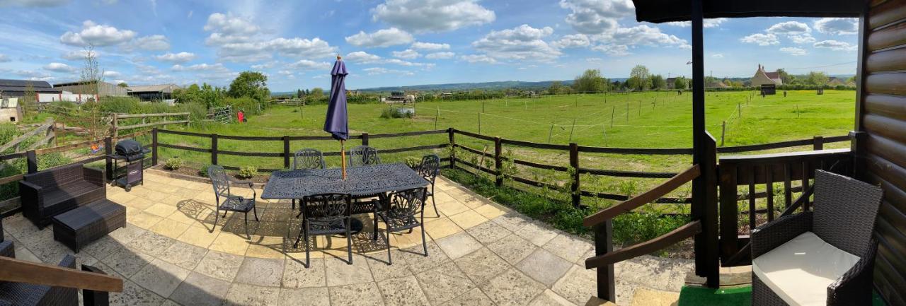 Rew Farm Country & Equestrian Accommodation - Sunrise Lodge Melksham Exteriér fotografie