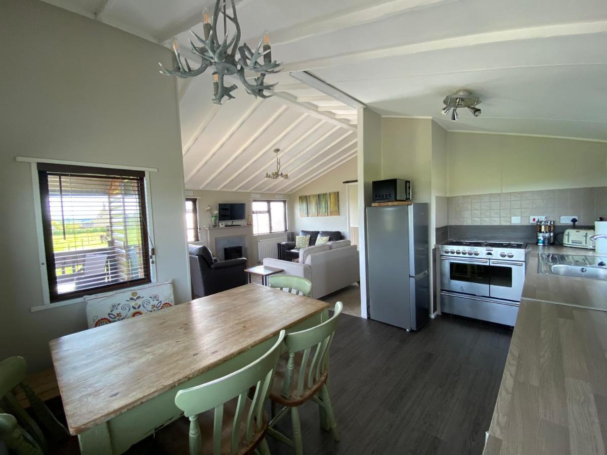 Rew Farm Country & Equestrian Accommodation - Sunrise Lodge Melksham Exteriér fotografie
