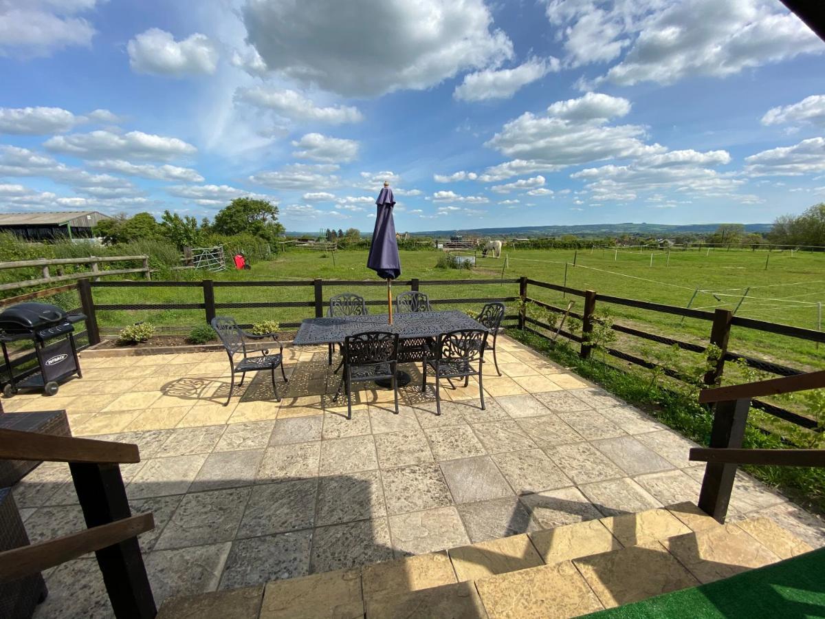 Rew Farm Country & Equestrian Accommodation - Sunrise Lodge Melksham Exteriér fotografie