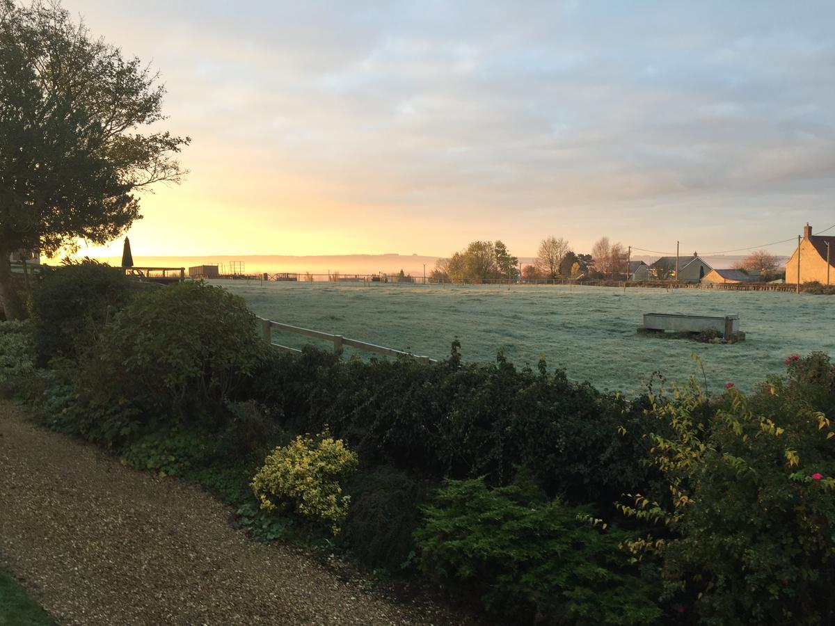 Rew Farm Country & Equestrian Accommodation - Sunrise Lodge Melksham Exteriér fotografie